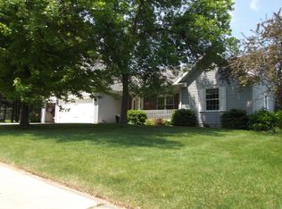 830 Indian Creek Dr, Manitowoc, WI 54220
