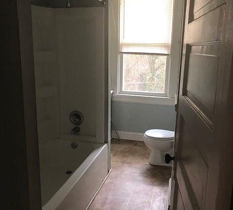 5th image of 2815 4th Ave