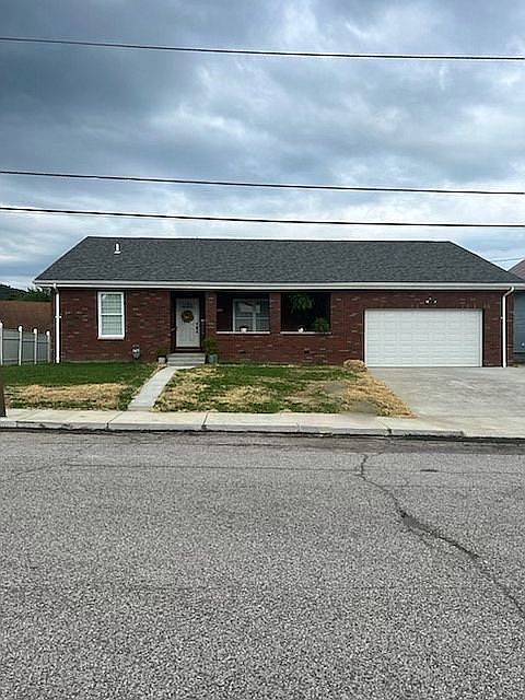 1st image of 40 Oak Ave