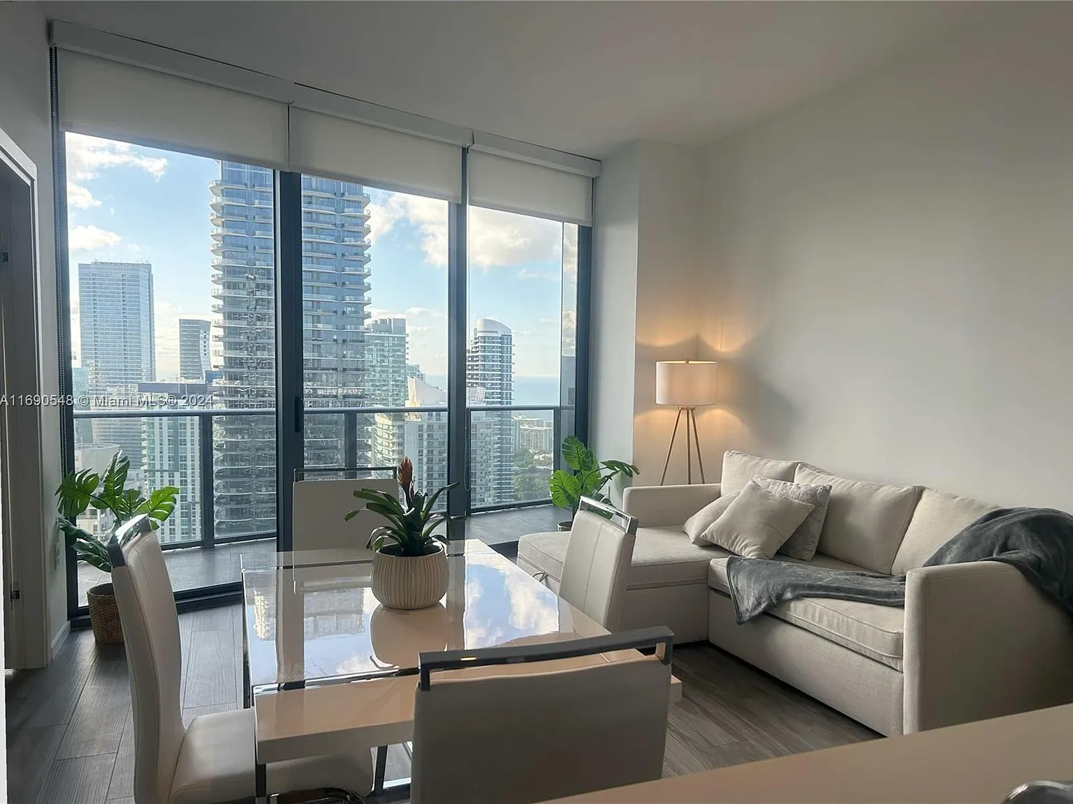 1 bed, 838 sqft, $5,600 — Photo 4