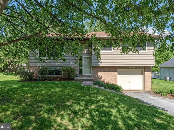 3807 Hillcrest Dr, Columbia, PA 17512