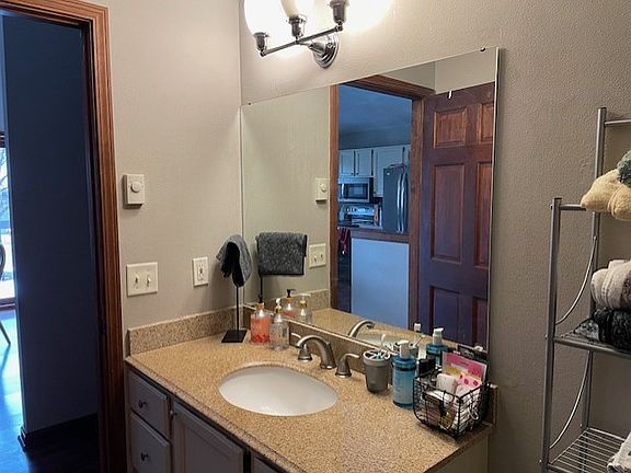 3rd image of 119 White Tail Dr