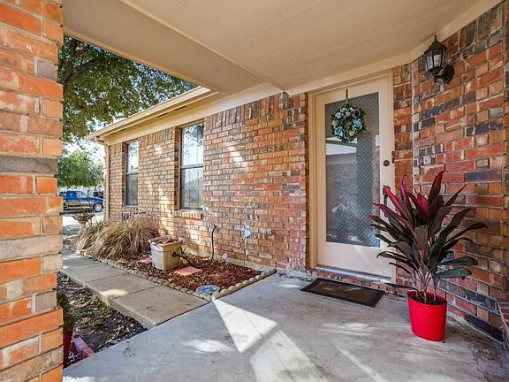 4th image of 2342 Walden Place Ct