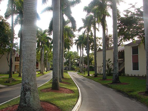 Quatraine Community