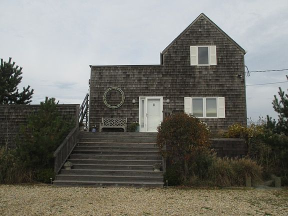 2nd image of 2087 Montauk Hwy