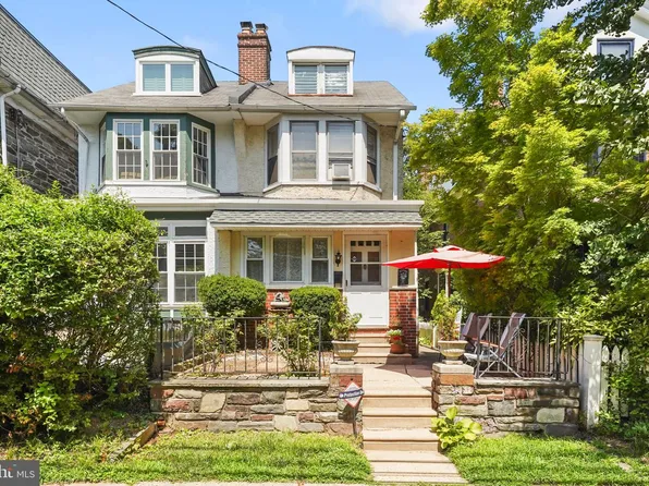 31 E Gravers Ln, Philadelphia, PA 19118