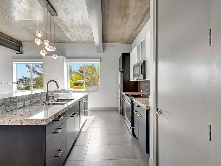 110 SE 2nd St #203 — Photo 9