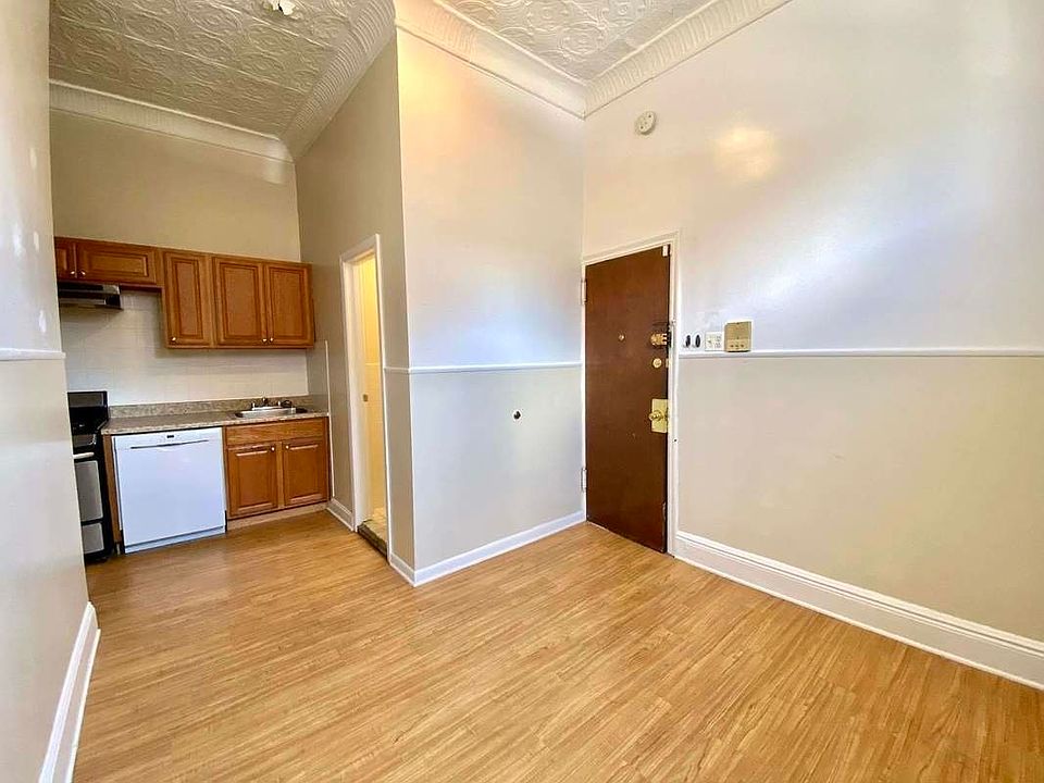 1st image of 471 Carroll St #1R
