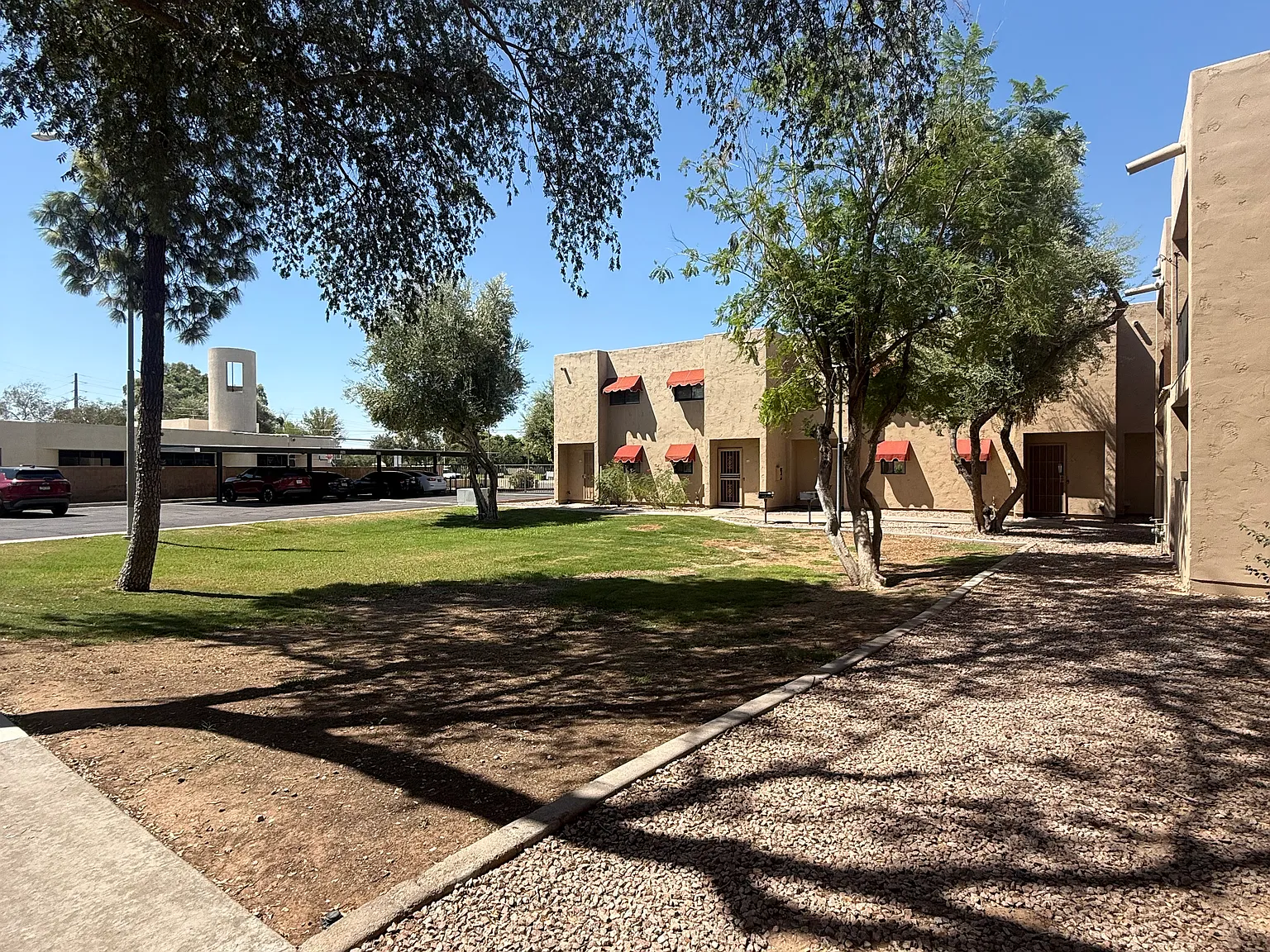 2 bed, 1.5 bath, 1048 sqft, $1,225 — Photo 2