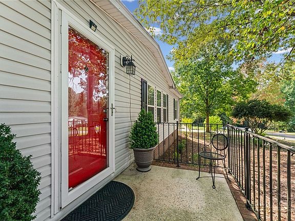 4th image of 121 Regatta Lane