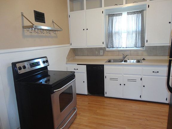 4th image of 4924 Capitol Ave