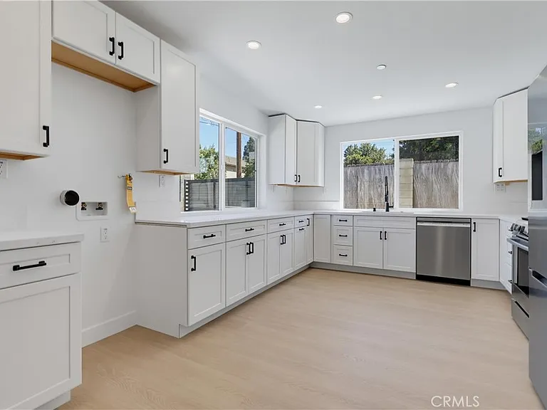 8738 1/2 Paso Robles — Photo 11