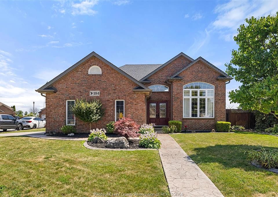 1st image of 184 Mousseau Cres