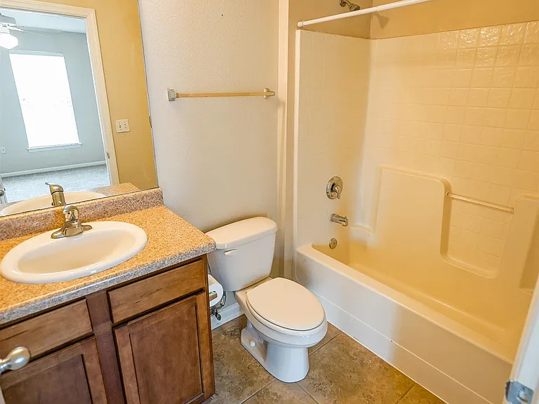 2400 Fred Smith Rd #204 — Photo 28