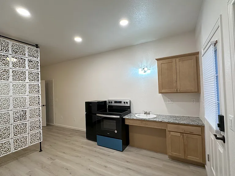 1744 Mariposa Rd #B1 — Photo 15