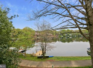 11173 Lake Chapel Ln, Reston, VA 20191