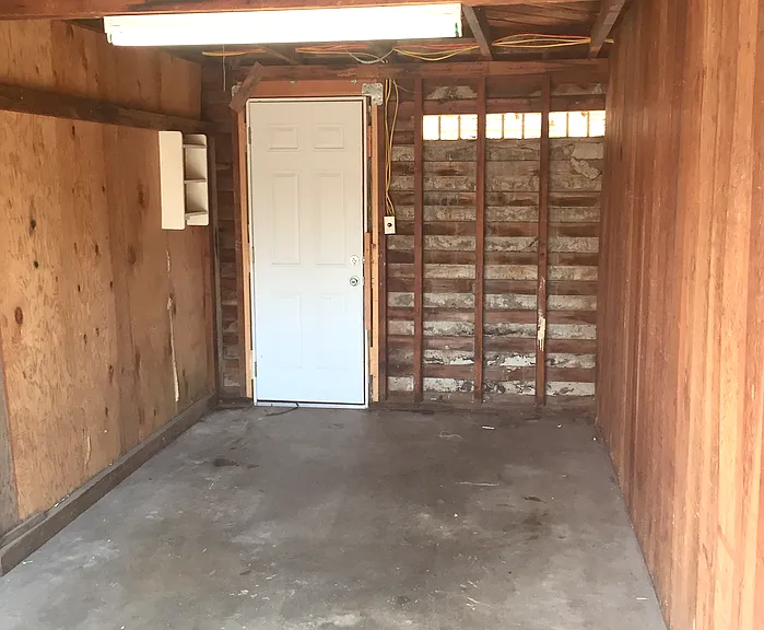 48th St (Garages) — Photo 5