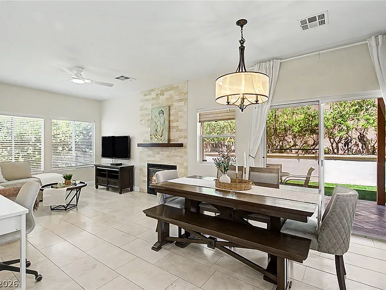 2025 Shining Feather Ln — Photo 10