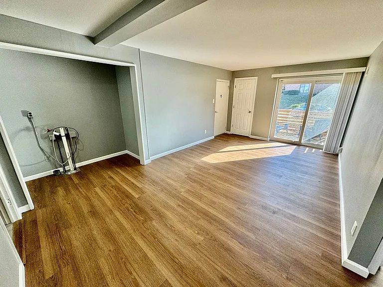 Heartwoods Manor — Photo 15