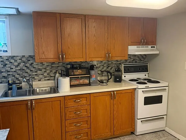 713 Yeremi St #BASEMENT — Photo 3