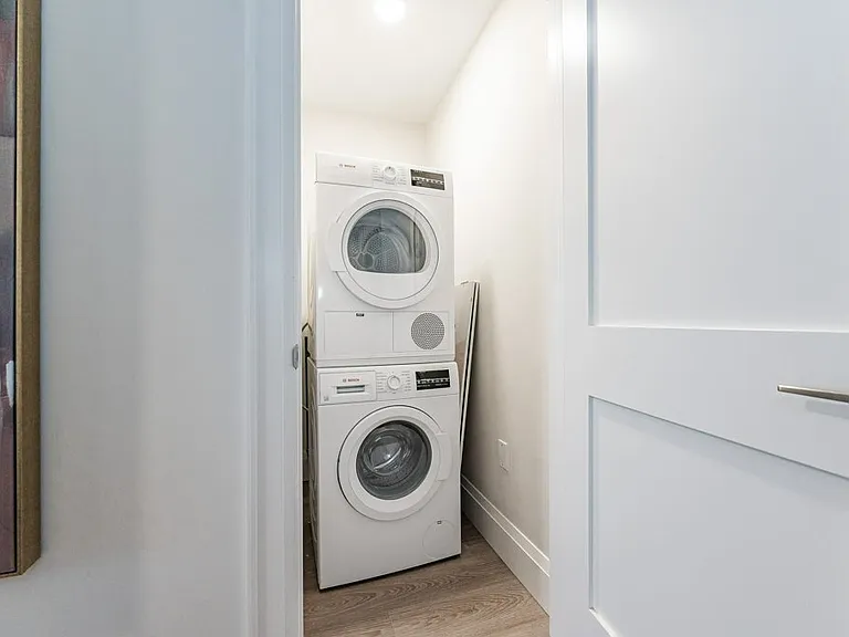 460 Columbia St W — Photo 145