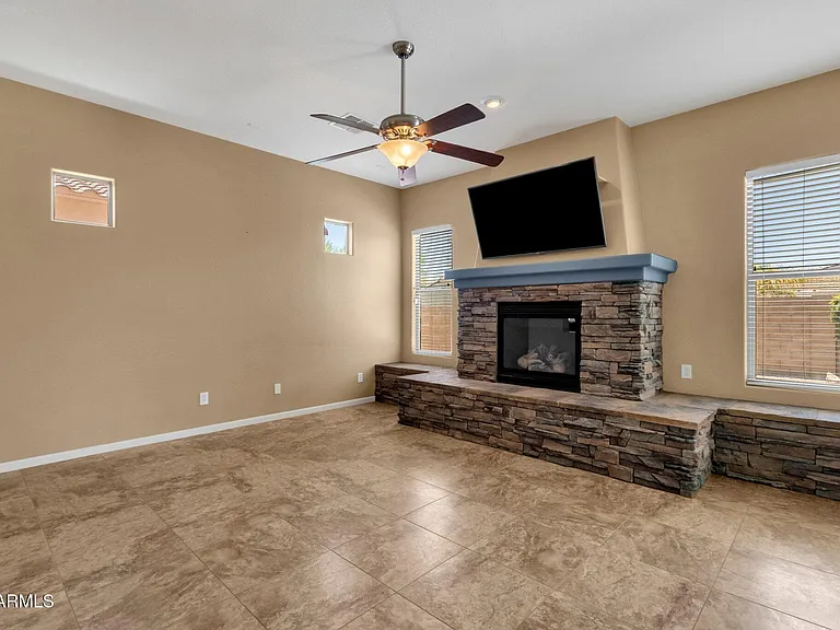 2403 E Robb Ln — Photo 29