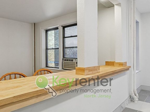 4th image of 260 Harrison Ave APT 205