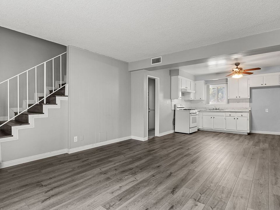 1st image of 112 E Buckthorn St APT 4