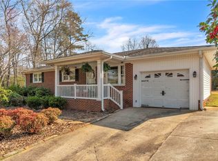 13 Woodridge Dr, Greenville, SC 29611
