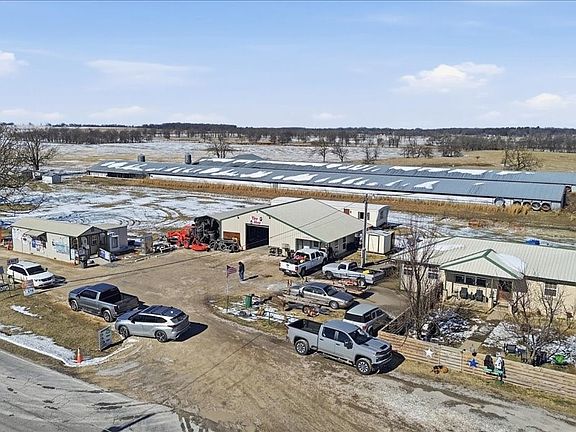 2nd image of 472589 E 660th Rd