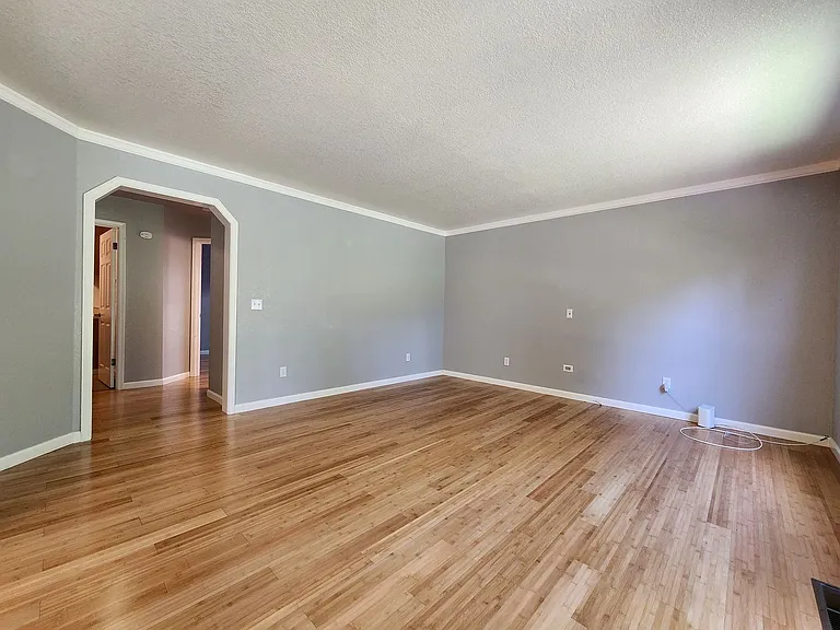 9609 Lord Dr — Photo 6