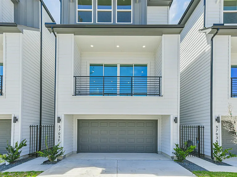 5703 Balbo St #F — Photo 3