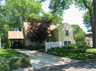 5 Kim Ct, Centereach, NY 11720