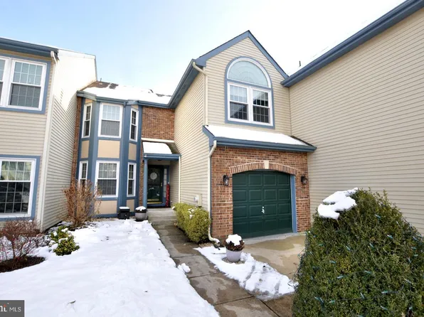 3 Hilltop Ln, Medford, NJ 08055