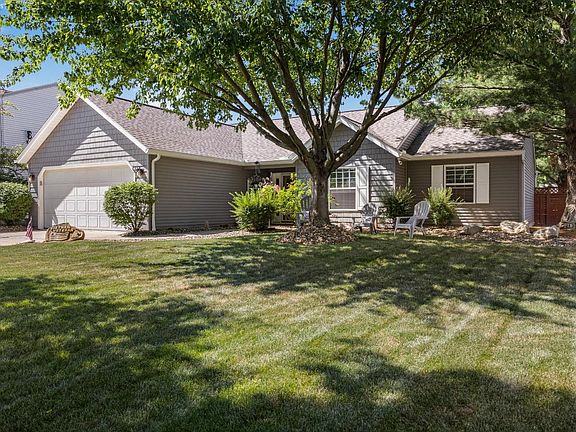 2nd image of 214 Oakdale Cir