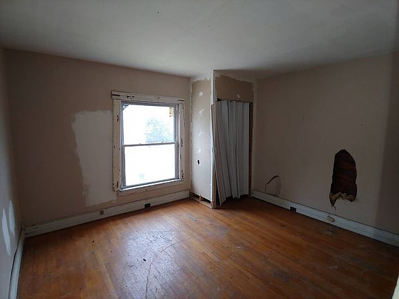 4th image of 214-16 Webster Ave
