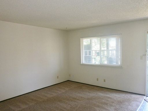 4th image of 7130 6th Pkwy APT 13