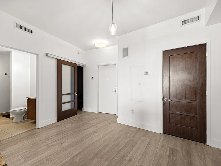 111 N 12th St #1707 — Photo 27