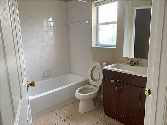 5th image of 4835 30th Ave