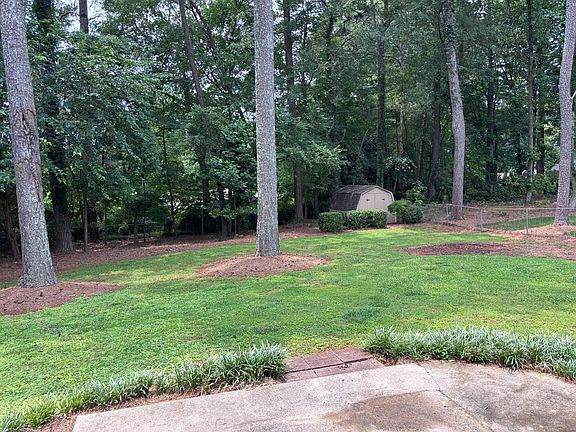 3rd image of 488 Summerville Dr
