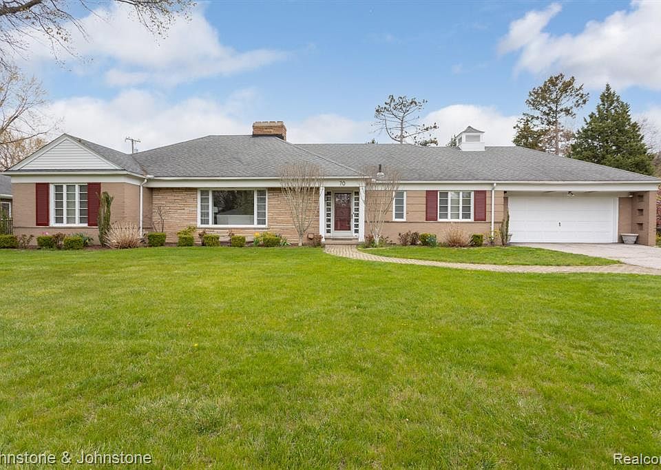 70 Lake Shore Ln, Grosse Pointe Shores, MI 48236 MLS 2210029270 Zillow