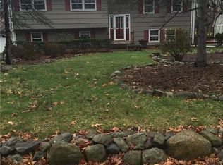 10 Apple Blossom Ct, Airmont, NY 10952