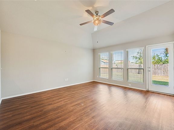 2nd image of 604 Heritage Dr