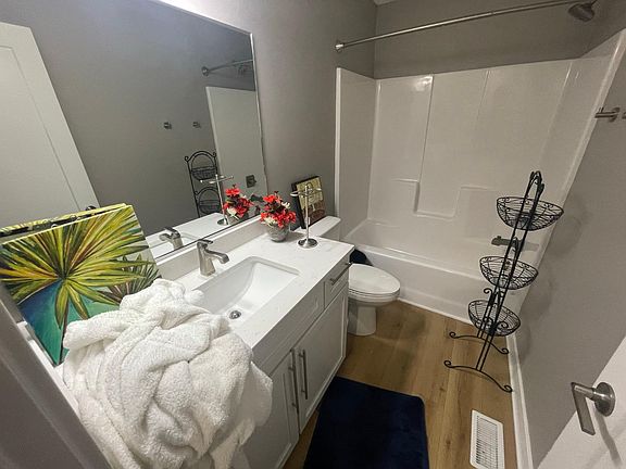 5th image of 2305 SE Sydney Ln