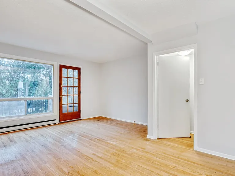 85 Henderson Ave — Photo 8