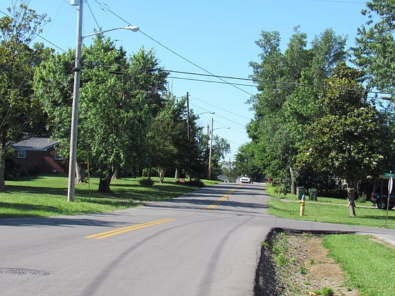 5th image of 201 Elmwood Dr