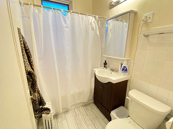 5th image of 6034 N Hermitage Ave APT 2