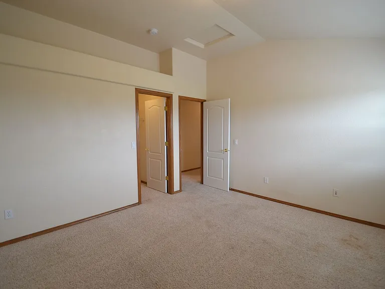 7492 Amberly Dr — Photo 18