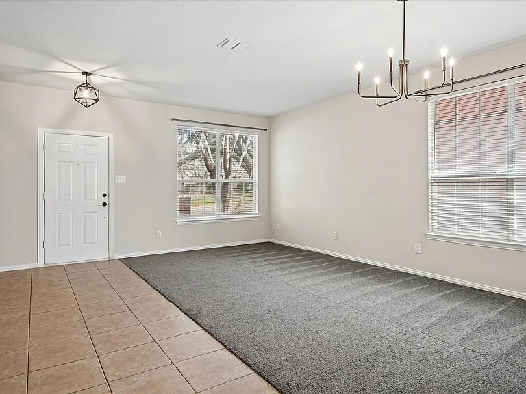 11589 Snyder Dr — Photo 2