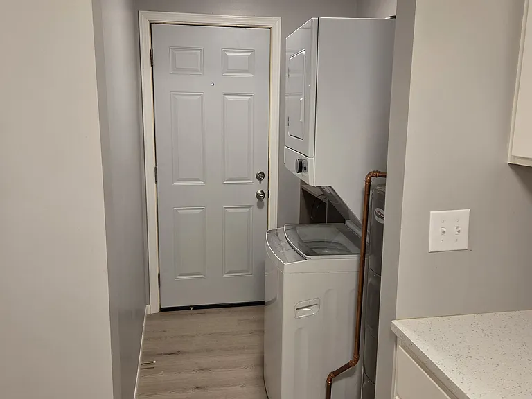 126 S Young St #124 — Photo 4